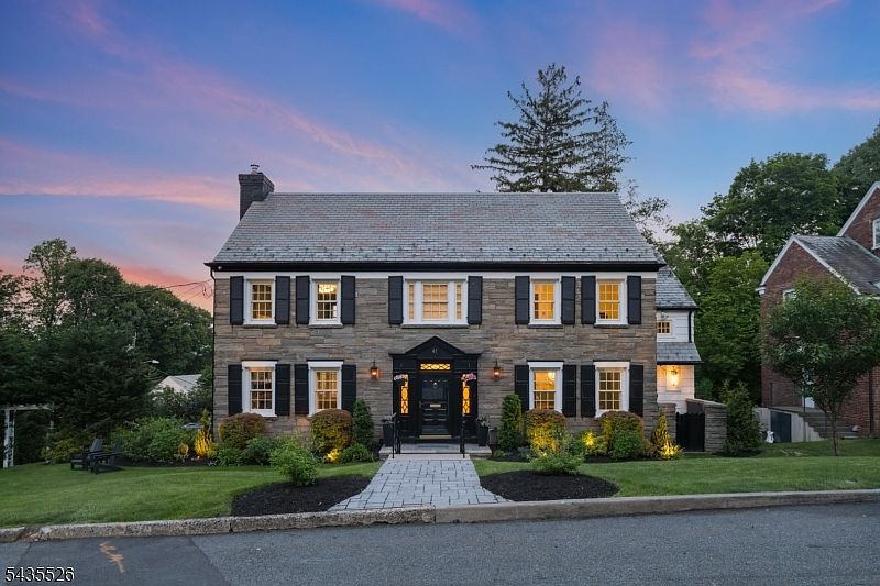 1st image of 41 Crestwood Dr