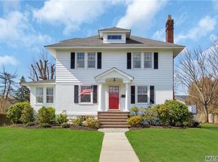 49 S Windsor Ave, Brightwaters, NY