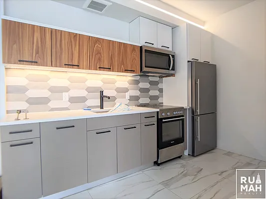 Rented by Rumah Realty Inc | media 2