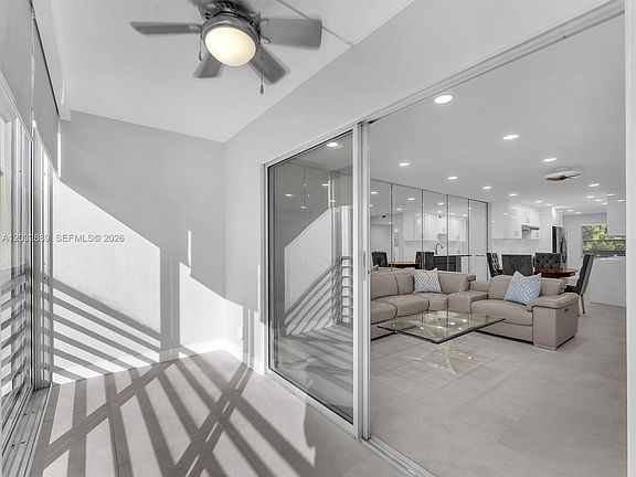 3rd image of 1601 Abaco Dr APT F3