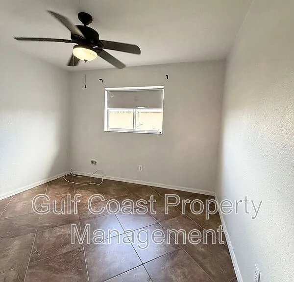 4017 NE 10th Ave — Photo 11