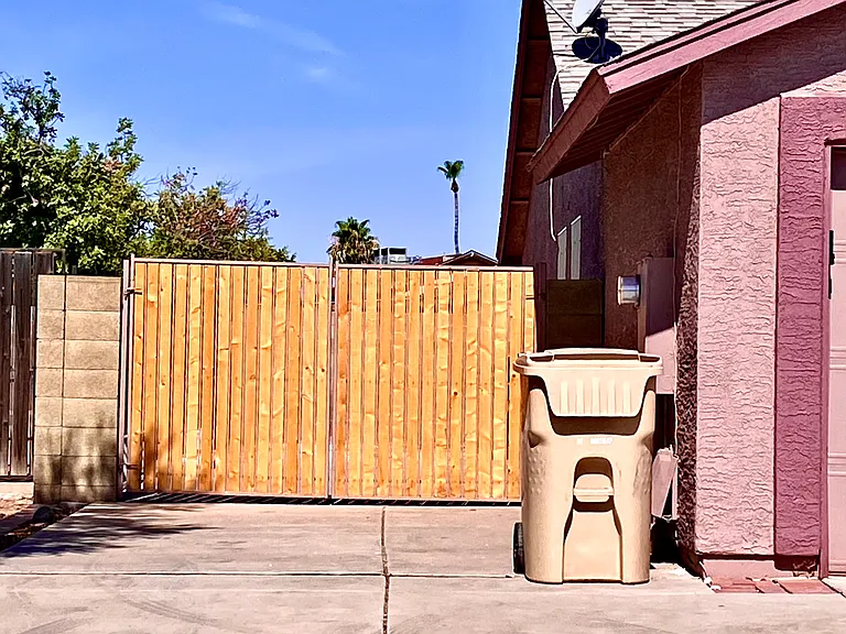 6528 N 80th Ave — Photo 2