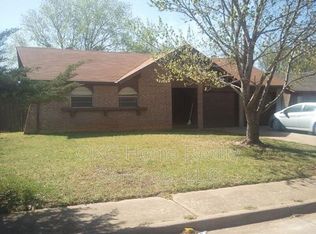 913 S State St, Edmond, OK 73003