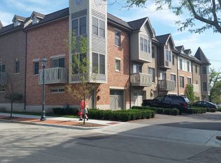 124 N Prospect St, Roselle, IL 60172