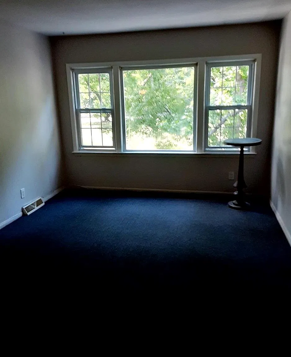 4 bed, 2.0 bath, 2500 sqft, $3,250 — Photo 2