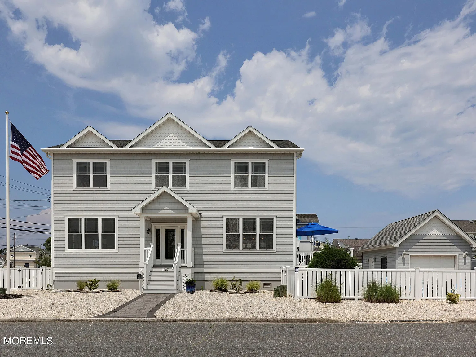 4 bed, 2437 sqft, $4,200 — Photo 3