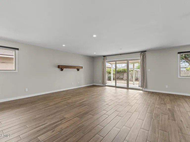 1229 E Manhatton Dr — Photo 6