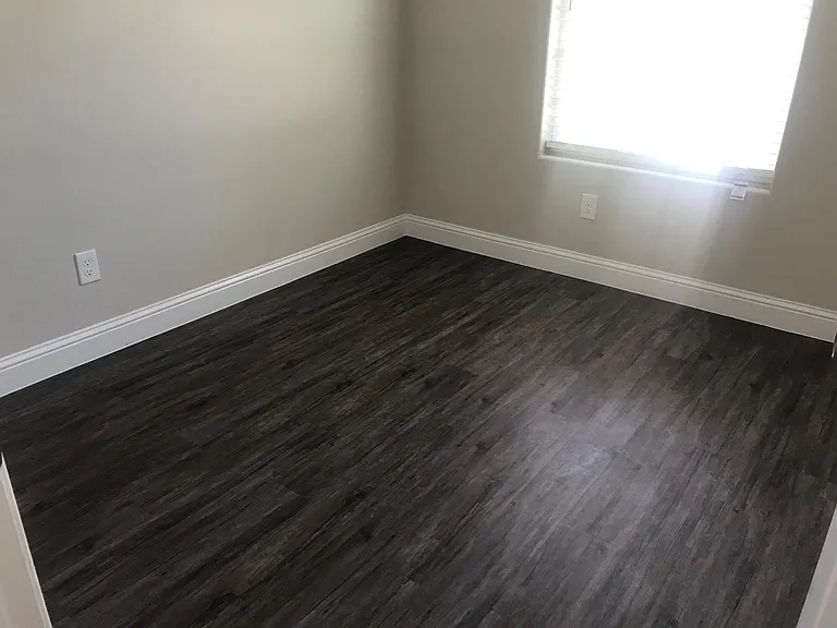 902 N Bush Ave — Photo 9