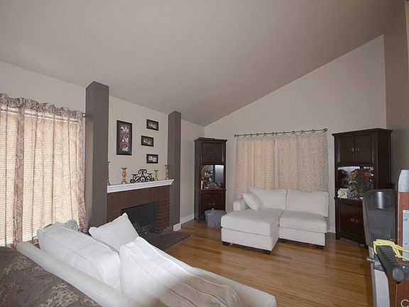 5th image of 25913 Fir Ave