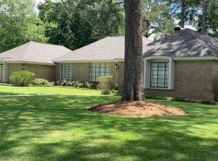 12 Northgate Dr, Laurel, MS 39440
