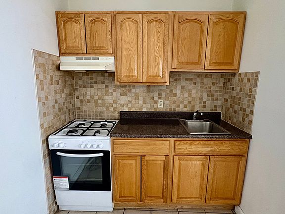 3rd image of 302 N 3rd St APT 9