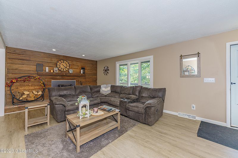 3rd image of 1554 Thompsons Lake Road