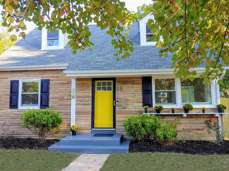 2216 Harvard Dr — Photo 1