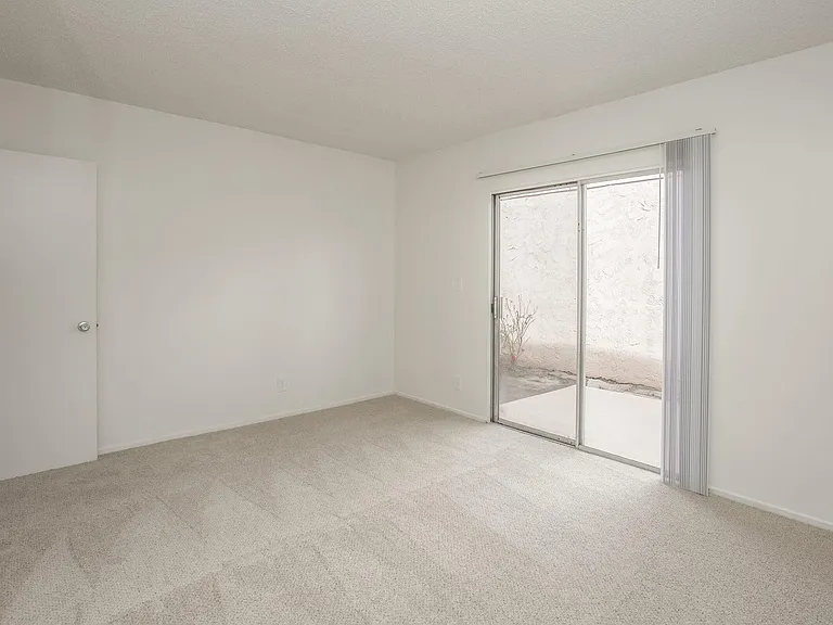 Castilian and Cordova Apartment Homes — Photo 15