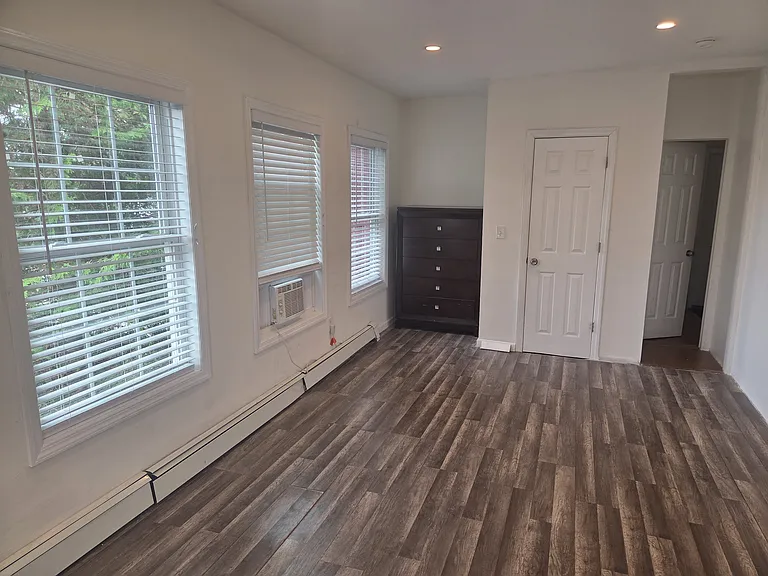 464 Roosevelt Ave #2C — Photo 13