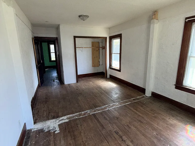 3918 Trumbull Ave — Photo 7