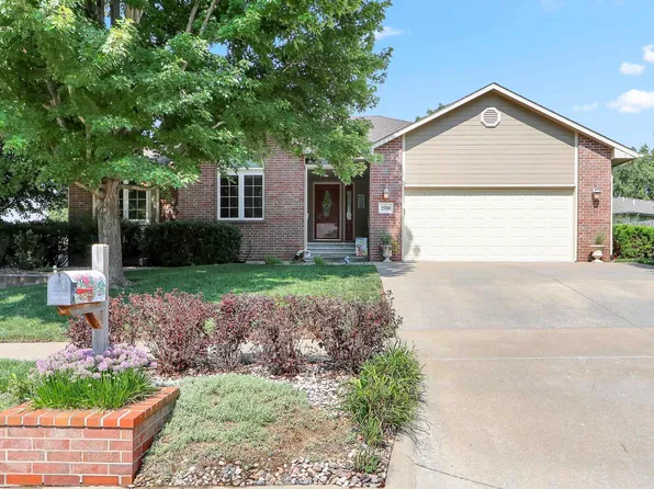 2708 Saint Christopher Cir, Manhattan, KS 66502