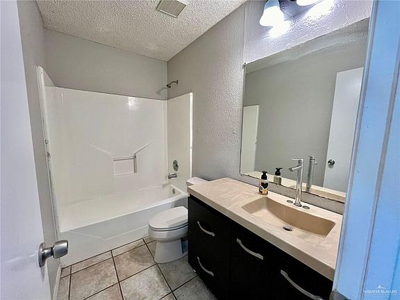 5th image of 605 W Green Jay Ave