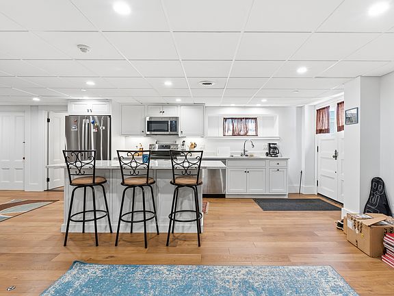 2nd image of 439 York St #1