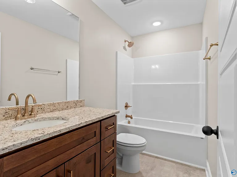 243 Susan Lynn Dr — Photo 6