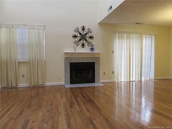 4th image of 208 Redstone Cir #208