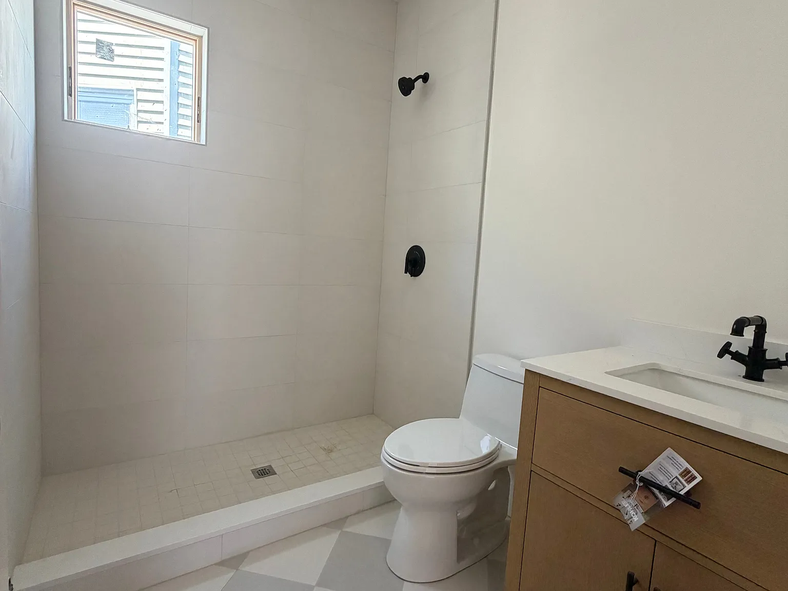 4 bed, 9999 sqft, $5,300 — Photo 4