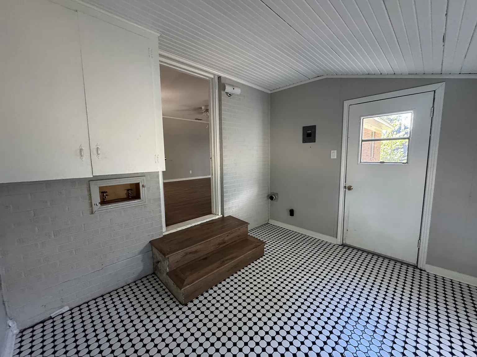 1019 Brooksy Street - 1 — Photo 4
