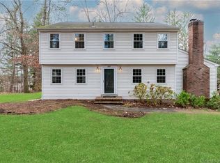 625 Oakwood Dr, Glastonbury, CT 06033