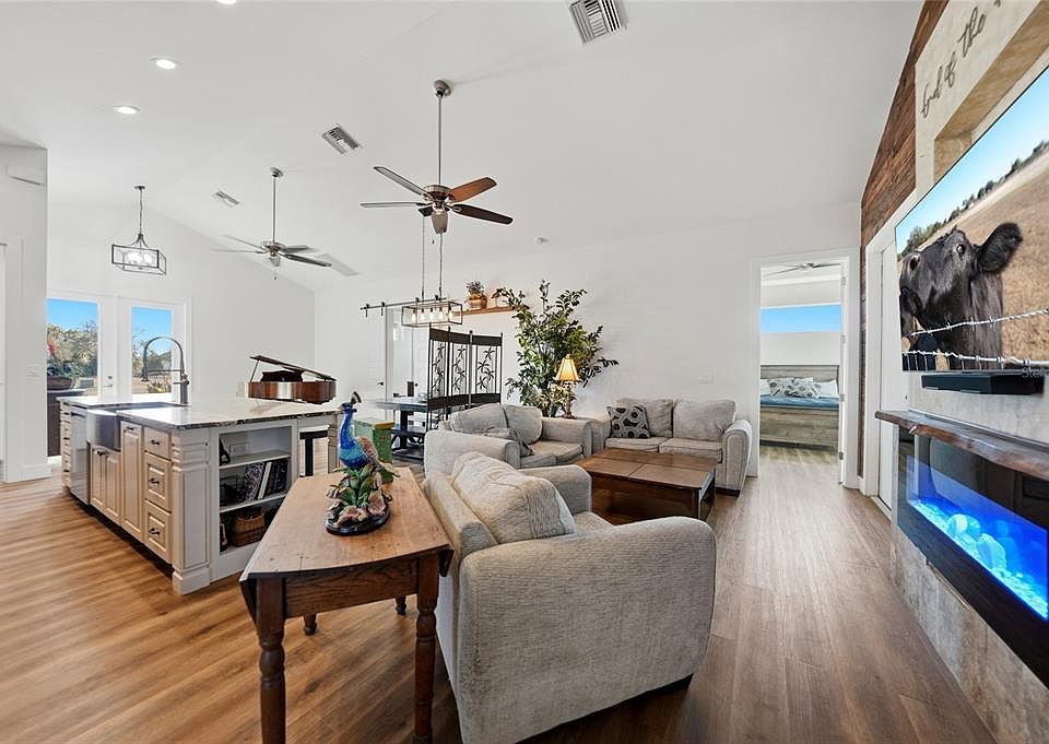 9931 Se English Ave., Arcadia, FL 34266 | MLS #C7521359 | Zillow
