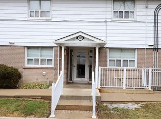 160 Carsbrooke Rd #20, Toronto, ON M9C1G9