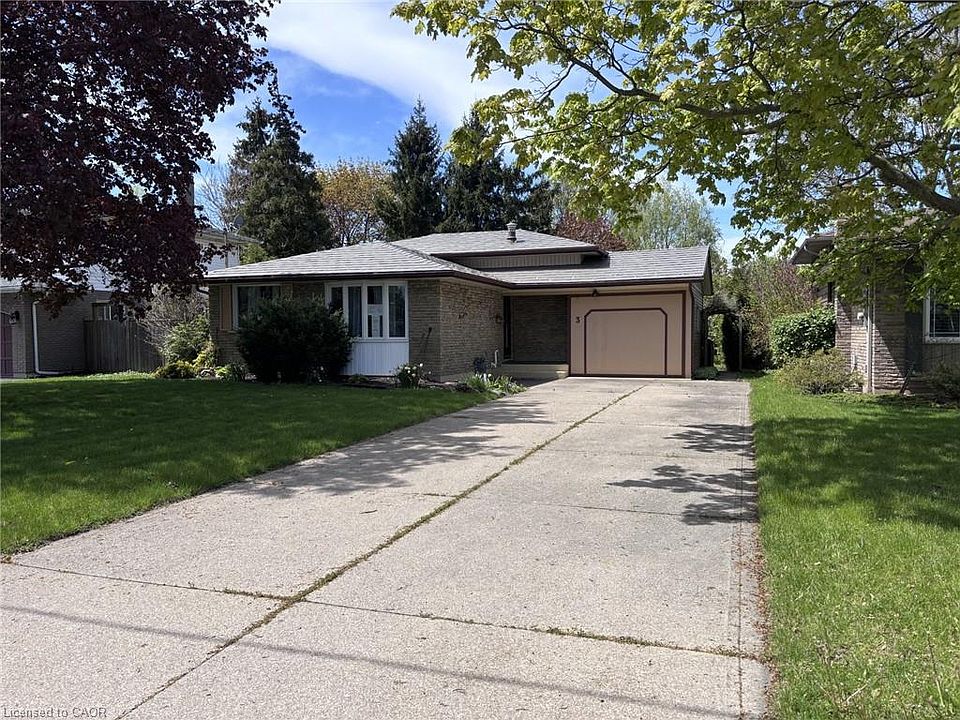 1st image of 3 Governor Simcoe Dr