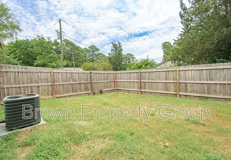 1401 Thelbert Dr — Photo 11