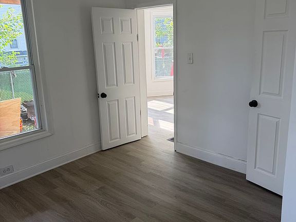 4th image of 219 E Mulberry St #1