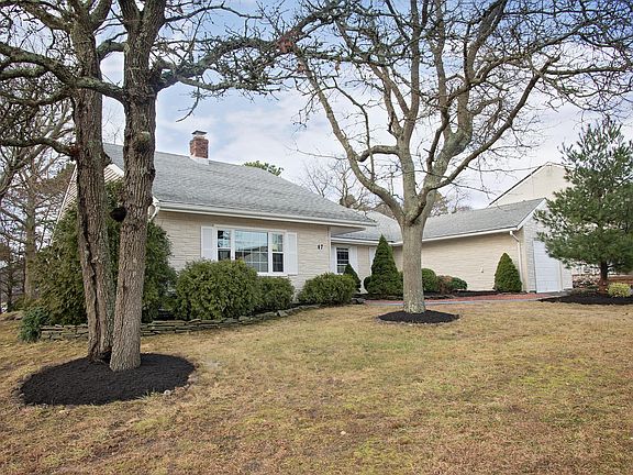 3rd image of 47 Georgetown Blvd