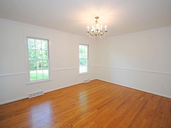 5th image of 302 Millspring Dr