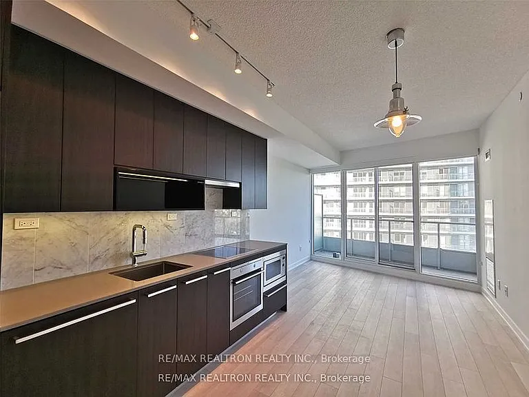 115 McMahon Dr #1106 — Photo 4