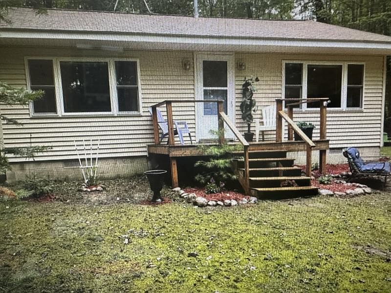 1st image of 19280 Pinecrest Cir E