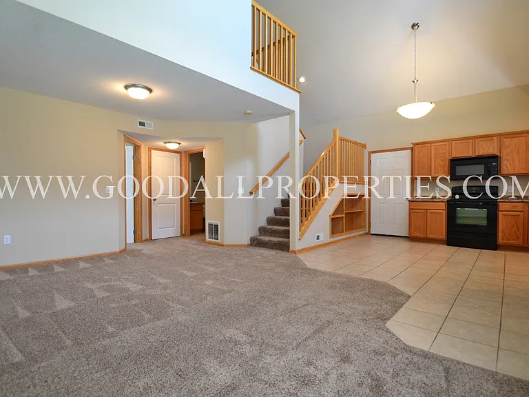 15207 Townsend Ave — Photo 2
