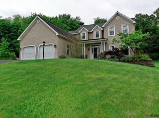 46 Rose Ln E, Rensselaer, NY 12144