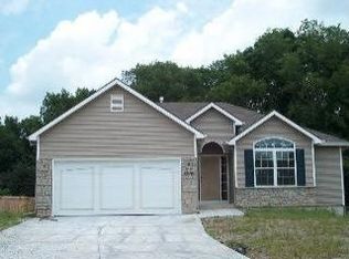 8939 NW Anglia Rd, Kansas City, MO 64155