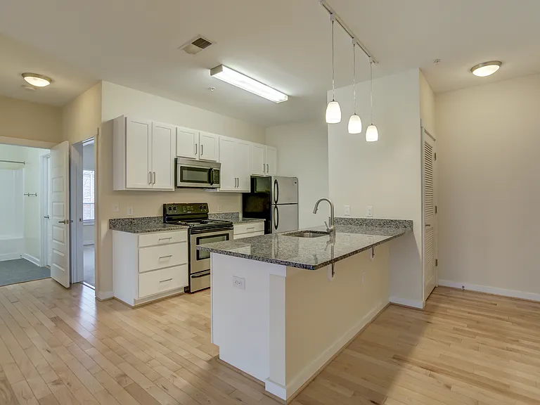 909 Perry St — Photo 24