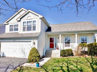 927 Cambridge Dr, Grayslake, IL 60030