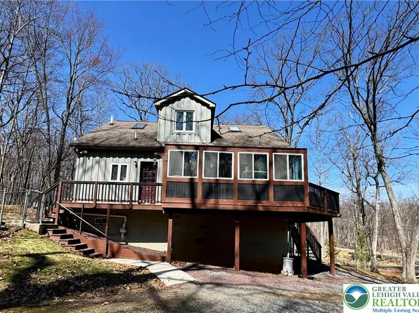 1216 Dogwood Ln, Bushkill, PA 18324