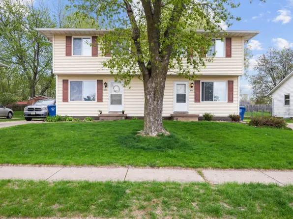 6743 Hillandale Rd, Davenport, IA 52806