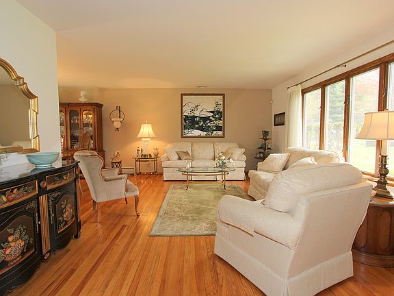 3rd image of 2414 Pine Grove Ct