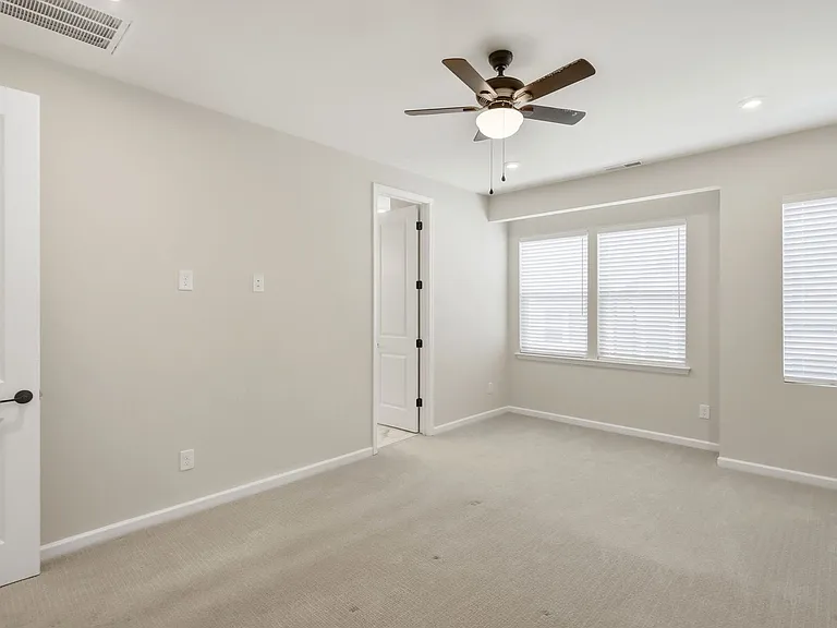 615 Myrick Aly — Photo 33
