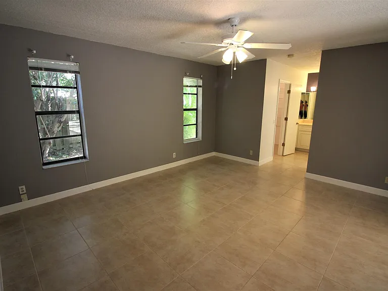 434 SW 15th Dr — Photo 16