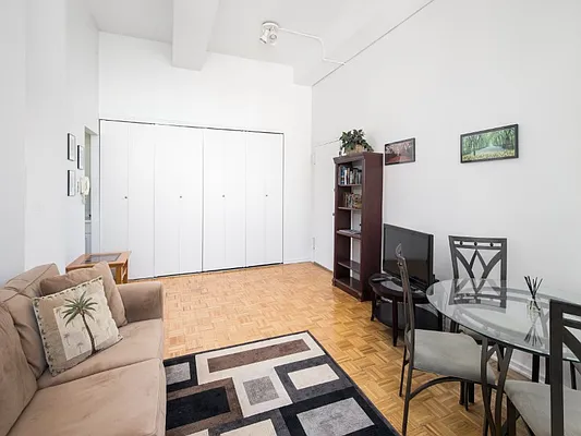 Rented by Sotheby's International Realty | media 35