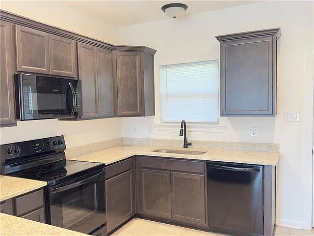 44067 Parker Blvd — Photo 4
