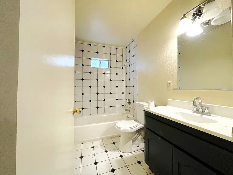 1349 Walnut Ave #A — Photo 9